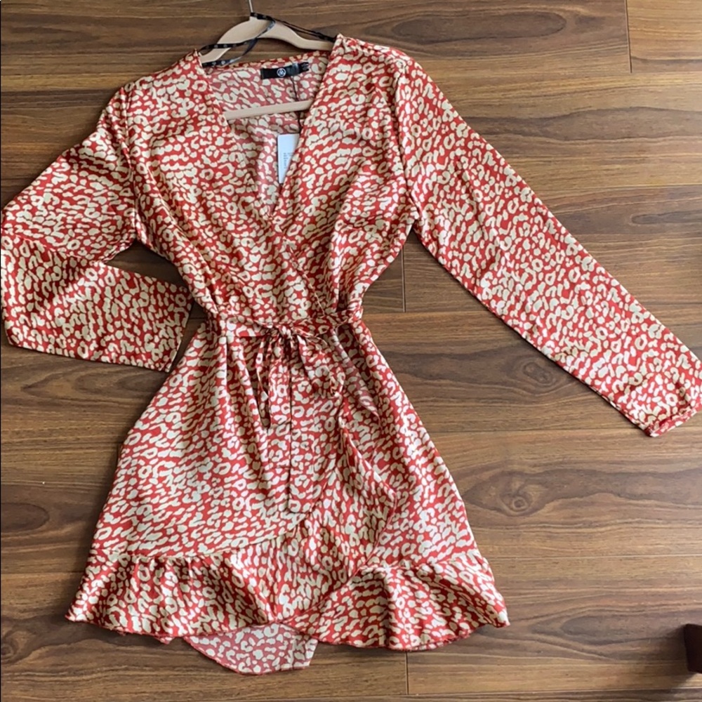 NWT MISSGUIDED red/cream leopard tea dress
